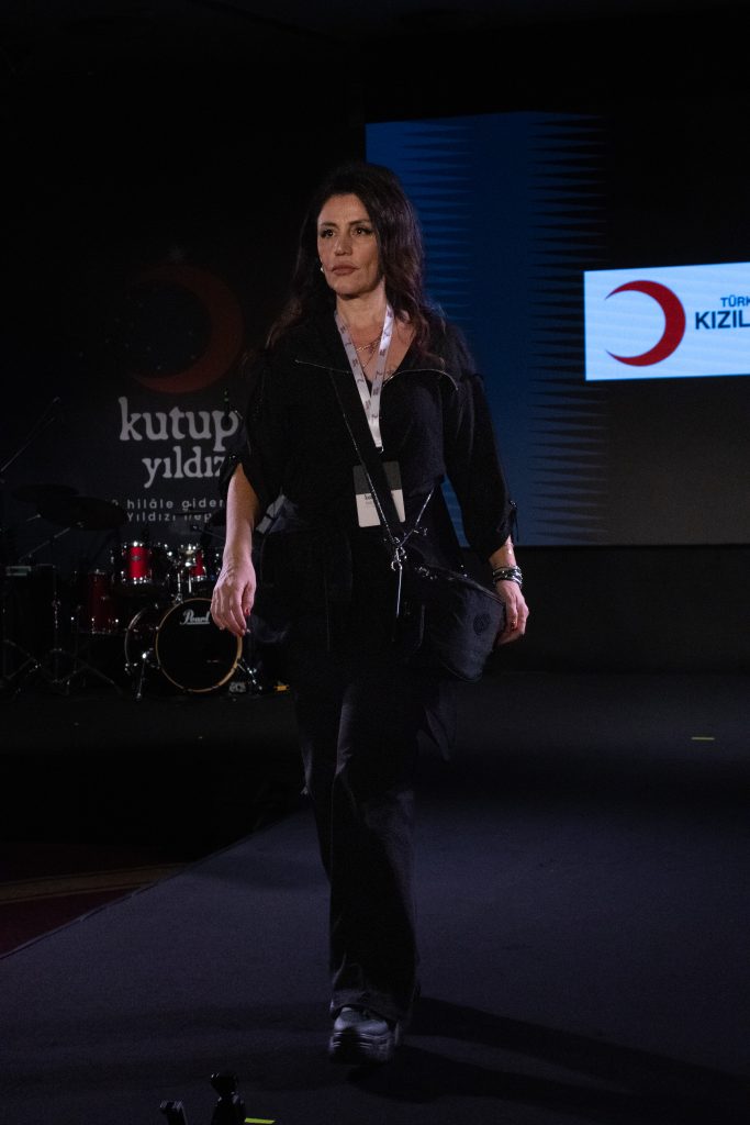 KIZILAY DEFİlESİ